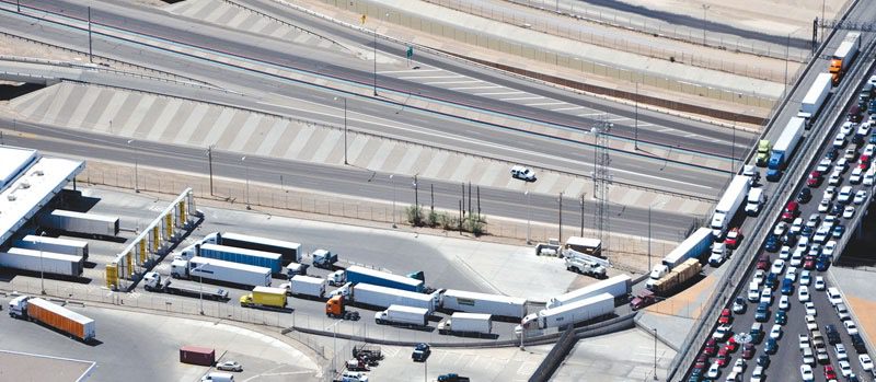 Hasta 6 horas de espera para cruce de trailers en Juárez El Paso 1 IMG 1132