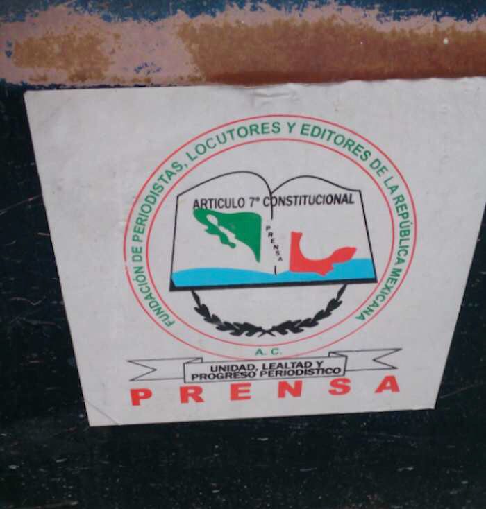 ¿Hoy no circulas? Fácil, afíliate a una ONG patito de DDHH y obtén engomado. 3 img 3386 1