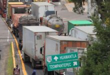Transportistas de Jalisco descartan paro o bloqueos, pero exigen mayor presupuesto para carreteras 5 Bloqueo de transportistas en la Carretera Federal 136