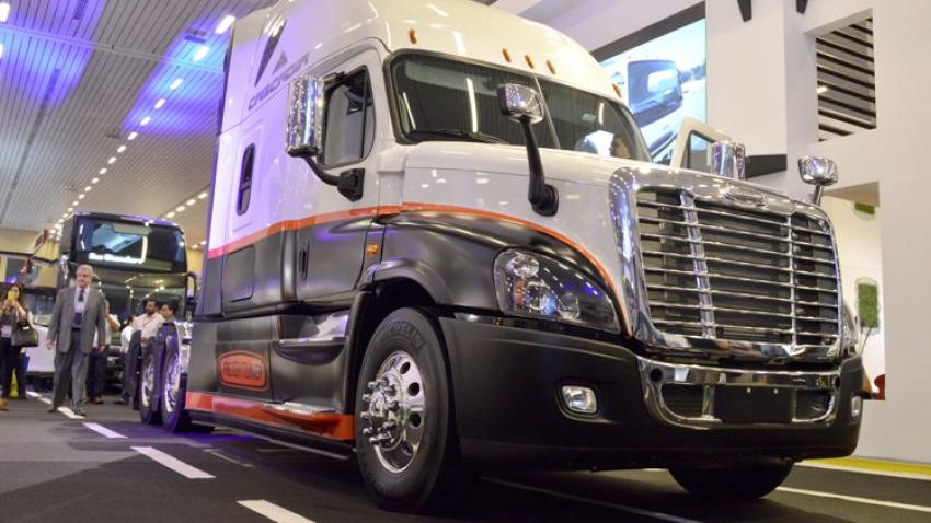 Freightliner presenta nuevos motores 1 cropped Cascadia gas