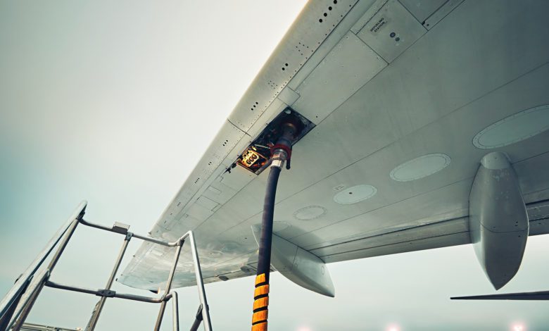 Un litro de combustible para avión cuesta menos que uno de agua 1 combustible 2