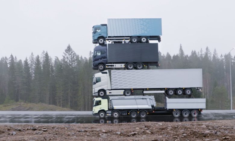 (Video) Esta es la increíble torre de camiones Volvo 1 maxresdefault 1