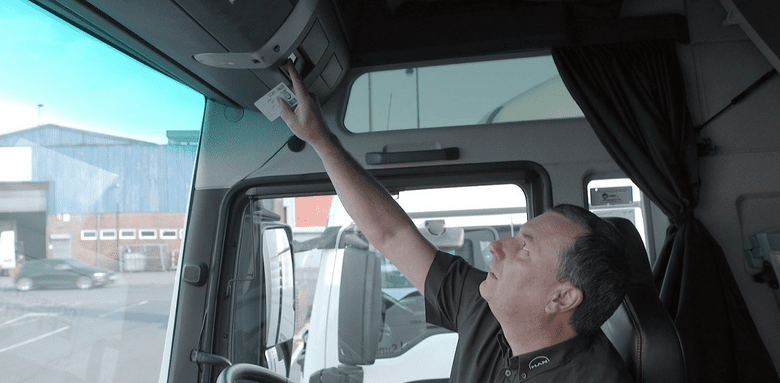 Tacómetro inteligente SMT2, la nueva herramienta para camiones que es obligatoria en Europa 1 tacometro inteligente