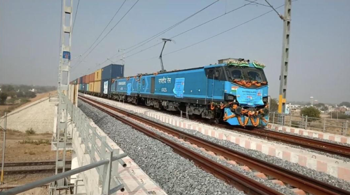 Trenes de carga eléctricos pueden sacar millones de camiones contaminantes de las carreteras 1 Trenes de carga