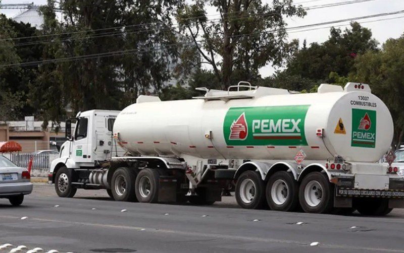 ¿Qué documentos y permisos se necesitan para transportar materiales peligrosos? 2 materiales peligrosos