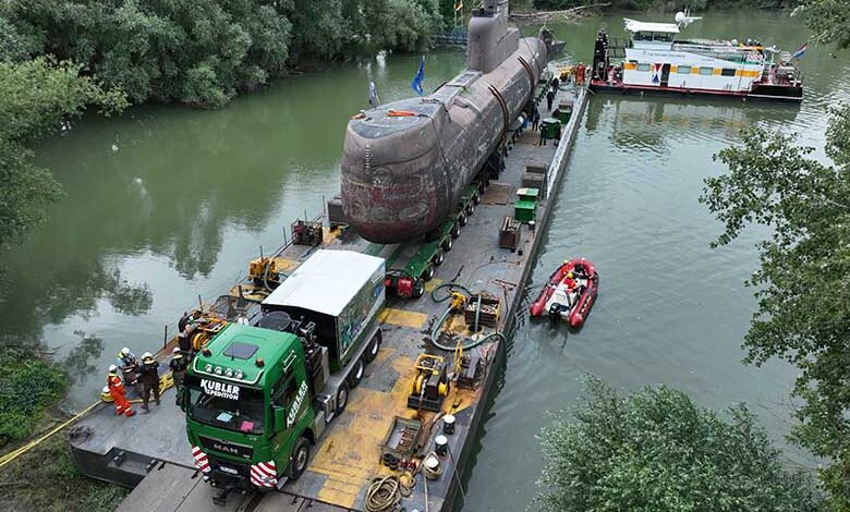Logran transportar un submarino de 350 toneladas con un camión de 30 ejes 1 30 ejes
