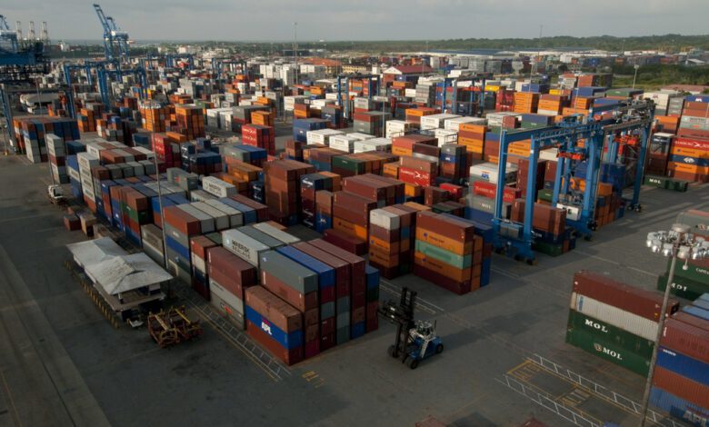 ¿Cuánto tiempo tarda en llegar un contenedor de Shanghai a Coatzacoalcos? 1 Manzanillo