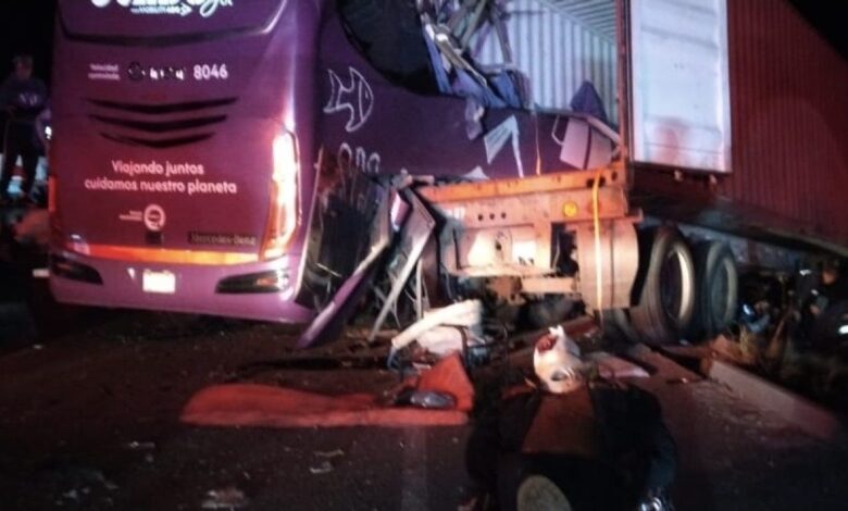 Autobús ADO se impacta contra tráiler en Veracruz; hay 8 muertos y 27 heridos, incluido un bebé 1 img 5829 1