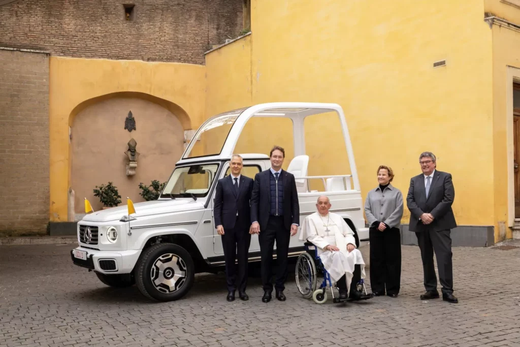 Tras la muerte del Papa Francisco, recordamos la historia del Papamóvil 2 IMG 4322