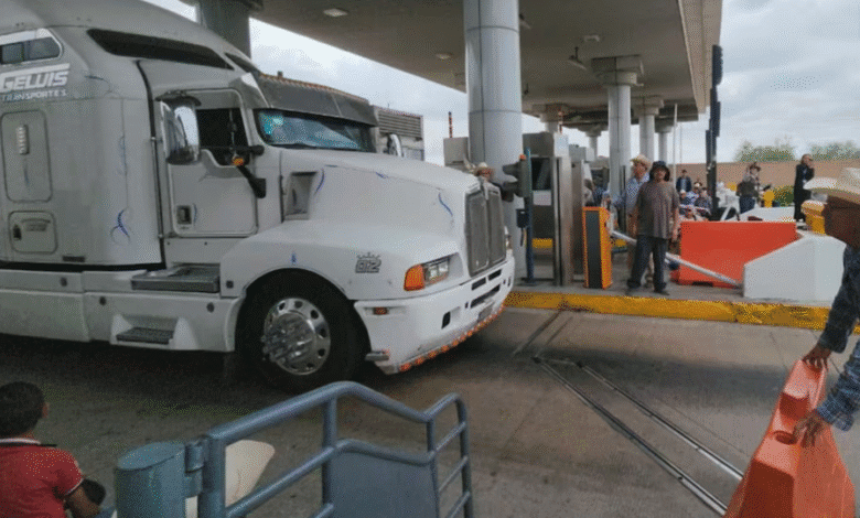 Productores de maíz mantienen 12 bloqueos en la red federal; alertan sobre grupo de choque en el Arco Norte 1 bloqueos