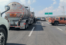 Operadores quedan varados más de 30 horas por bloqueo en Pénjamo-Santa Ana Pacueco 3 Captura de pantalla 2025 11 26 a las 11.43.33 a.m